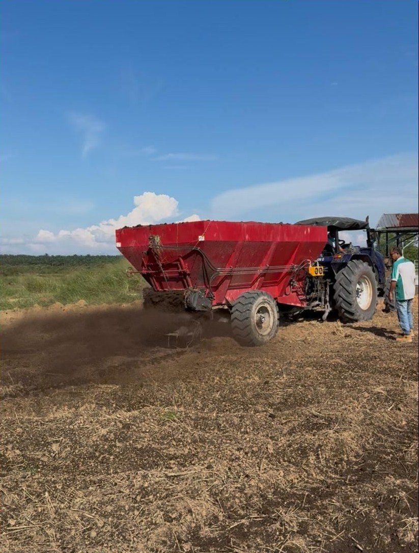 Fertilizer spreader in field